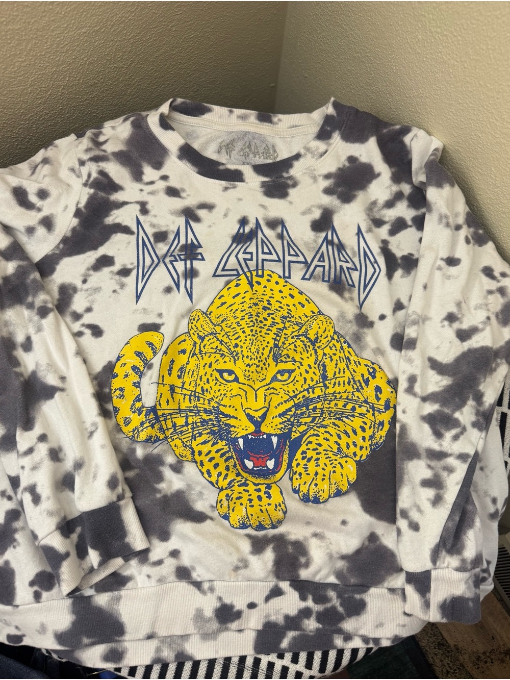Woman’s Tie-Dye Def Leopard Graphic Long Sleeve Shirt - White & Black